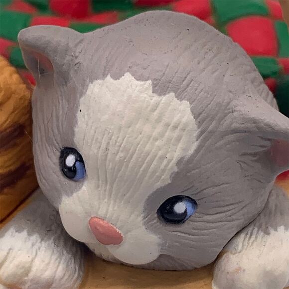 1996 Hallmark Keepsake CLOSE-KNIT FRIENDS Collectible Christmas Ornament in Box - Picture 7 of 8